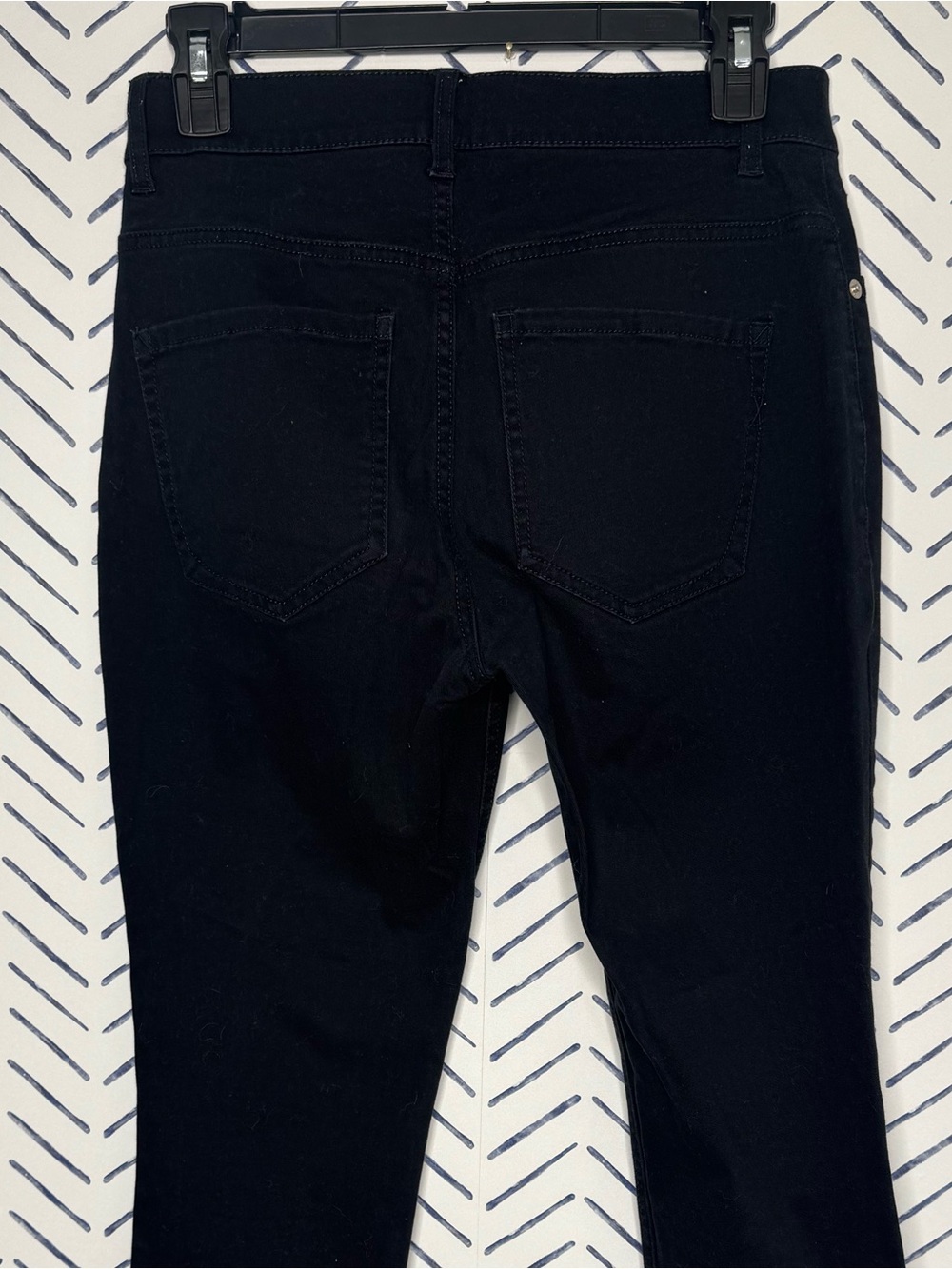 Express Black Kick Flare Jeans Cropped Raw Hem Ruffle Ankle Stretchy Size 2 - Picture 5 of 6